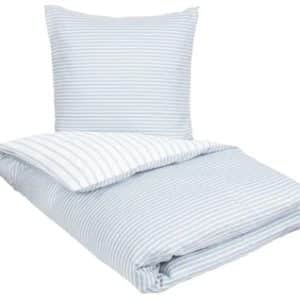 Bomuldssatin sengetøj - 150x210 cm - Narrow lines blue - Stribet sengetøj - By Night vendbar sengesæt