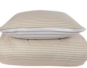 Stribet sengetøj 140x200 cm - Narrow lines sand - Vendbart sengesæt - 100% Bomuldssatin - By Night sengelinned